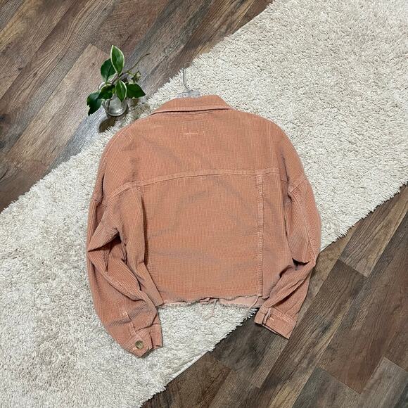 American Eagle Small Oversized Pink Corduroy Frayed Cropped Button Front Shacket - Picture 5 of 5